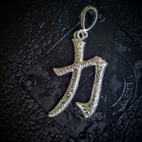 LARGEš¢VINTAGEš¢ MEDALLIONš¢SILVER TONE - Picture 1 of 1